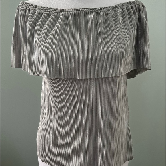 Beau Tissu off shoulder top NWT - Picture 6 of 10
